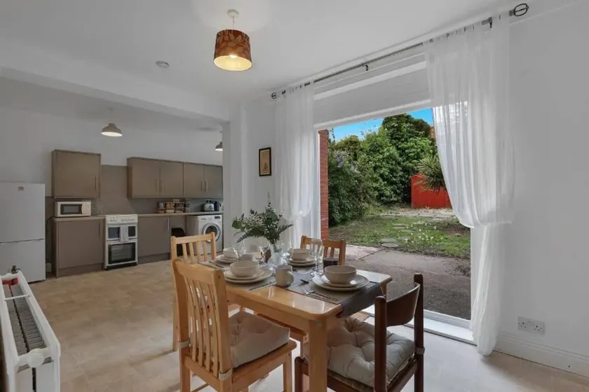 Maison avec internet haut débit et jardin - Image 1