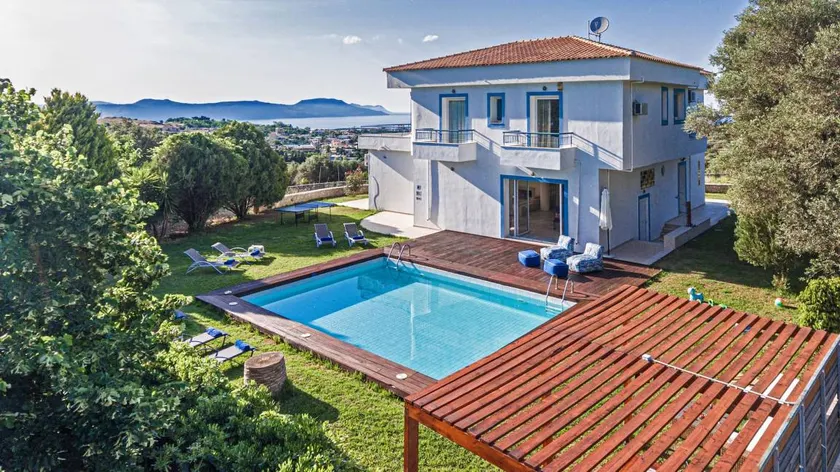 Villa with private pool, garden & barbeque - Image 1