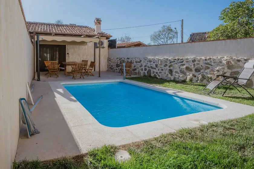 Ferienhaus mit privatem Pool, Grill und Garten | Bergblick - Image 1