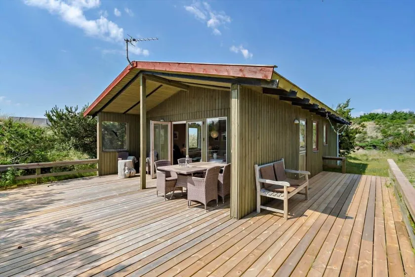 Holiday home with barbecue & terrace - Image 1