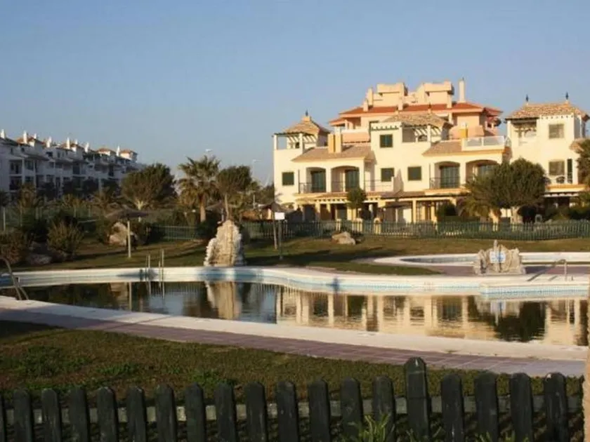 Flat with pool - Image 1