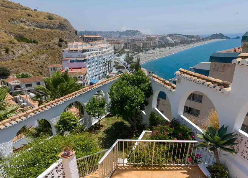 Chalet with terrace, garden & barbecue - Image 1