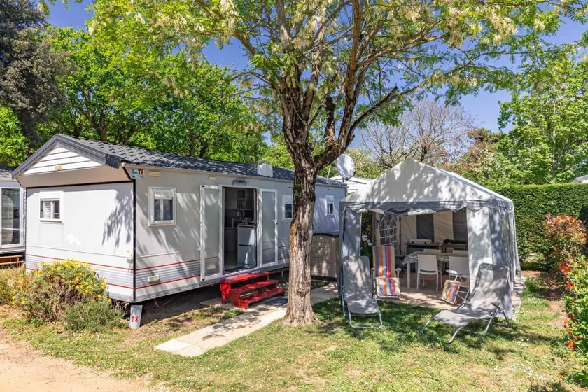 Mobile home with barbeque, pool & terrace | Garden view | Beach nearby - Image 1