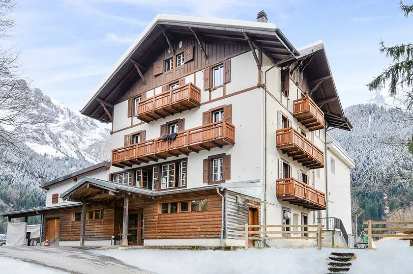 Holiday home with terrace | Mountain view - Image 1