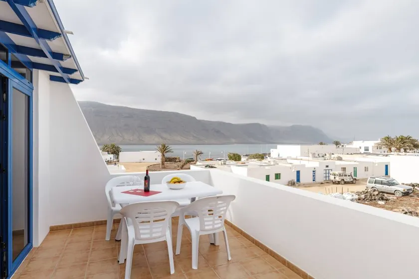 Vacation Home 'Rojo' with Sea View and Wi-Fi - Image 1