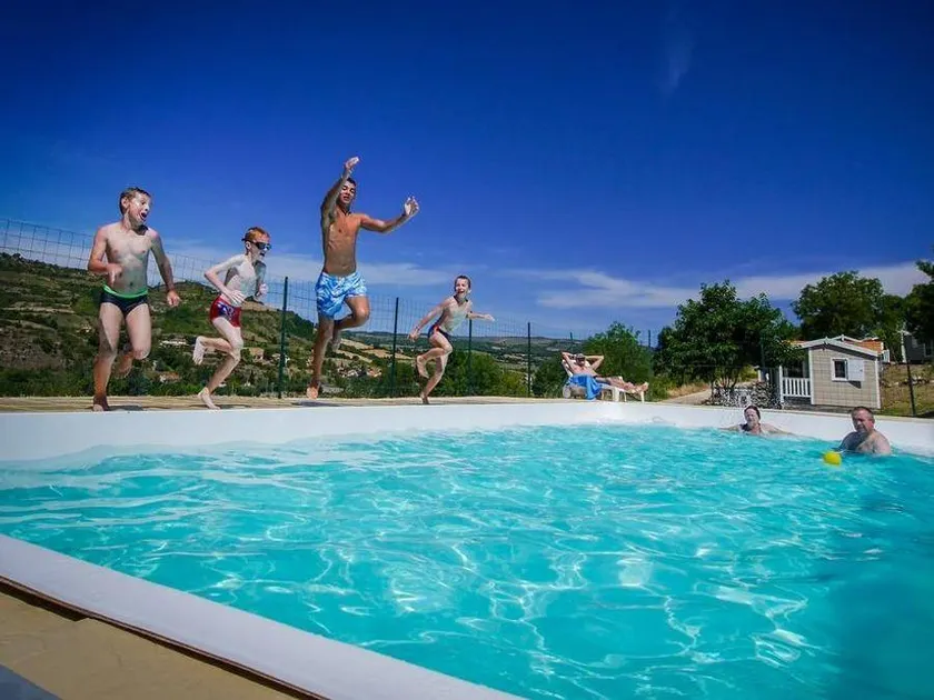 Mobile home with terrace & pool | Mountain view - Image 1