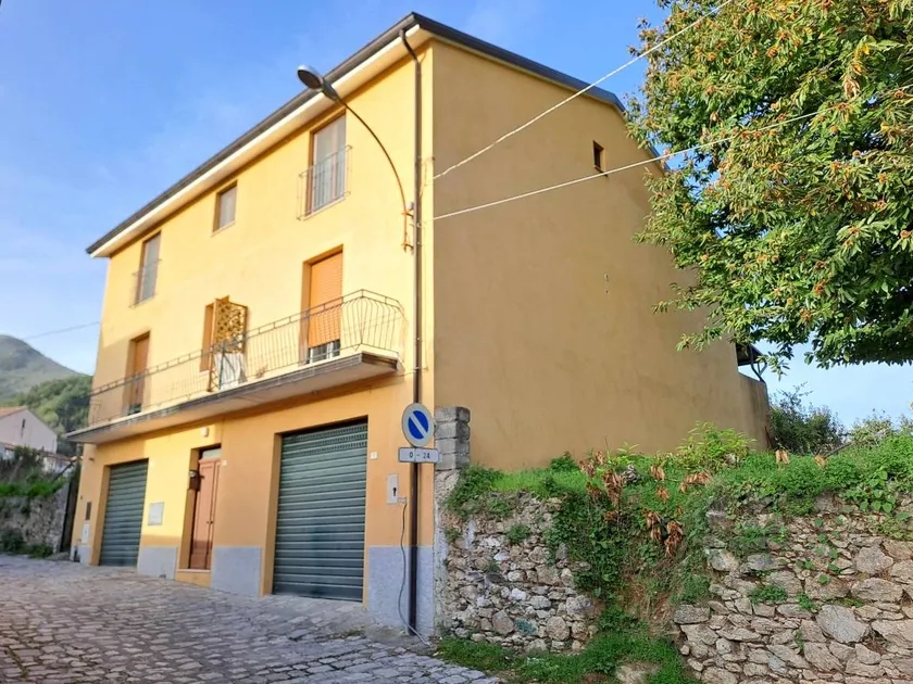 Encantadora casa apropiada para familias con jardín - Image 1