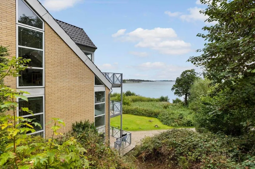 Holiday home with sauna, jacuzzi & terrace | Pets are welcome - Image 1