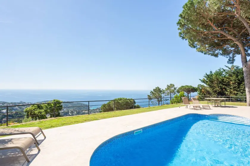 Holiday home with garden, terrace & private pool | Mountain view - Image 1