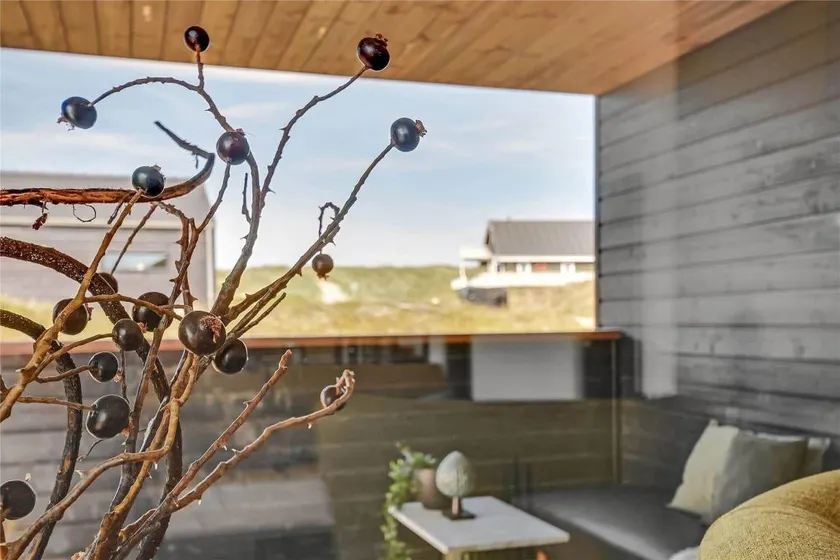 Fully equipped holiday home with hot tub, barbecue & terrace | Beach nearby | Dogs allowed - Image 1