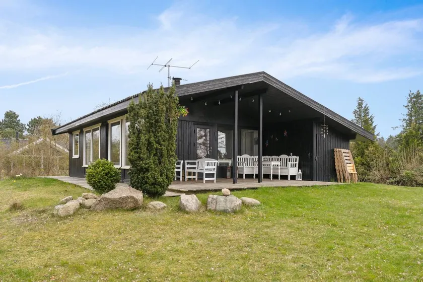 Family-friendly nice holiday home with garden & BBQ | Water view - Image 1