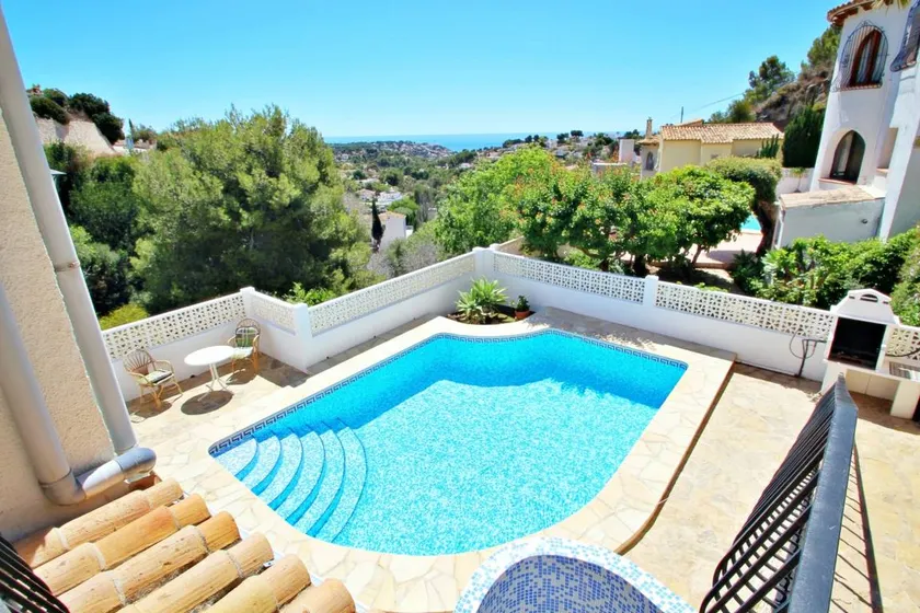 Agréable villa avec barbecue, jardin et terrasse | Vue montagne - Image 1