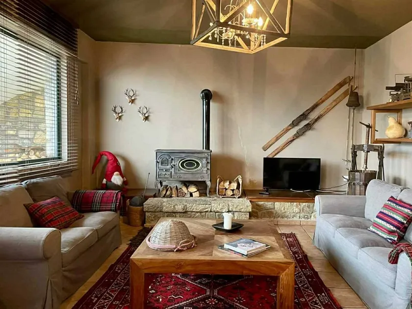 Zoe's Guesthouse - Eptalofos - Image 1