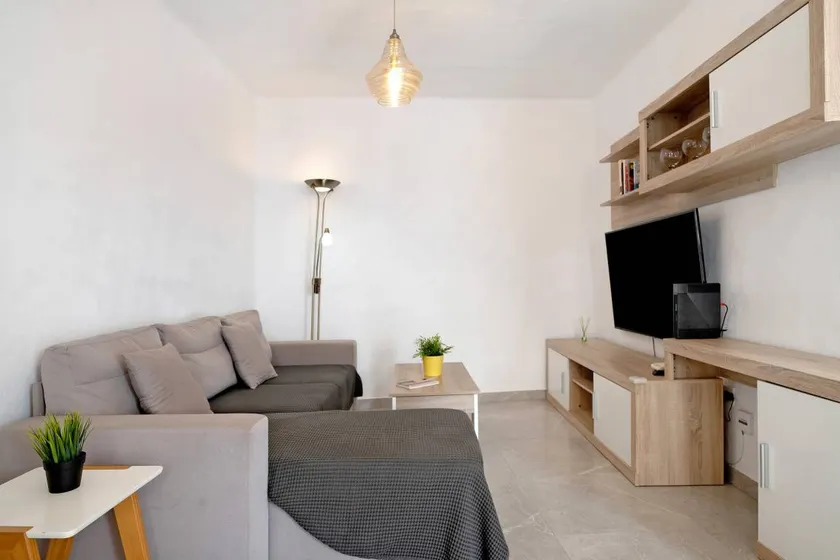 House with fast internet - Image 1