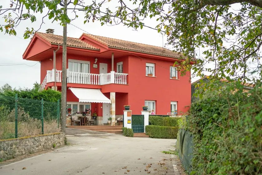 Maison avec barbecue, jardin et terrasse | Vue jardin - Image 1