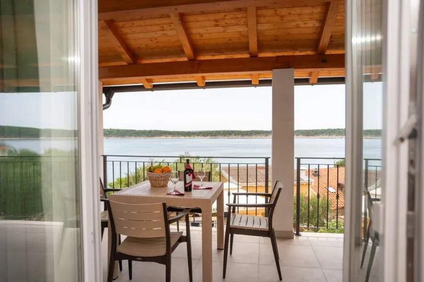 Pleasant apartment with terrace - Image 1