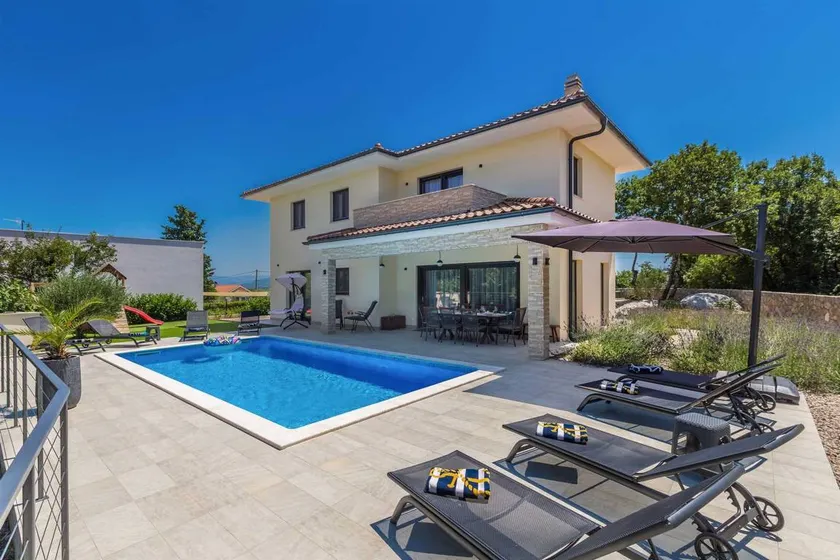Apartment with terrace & garden - Image 1