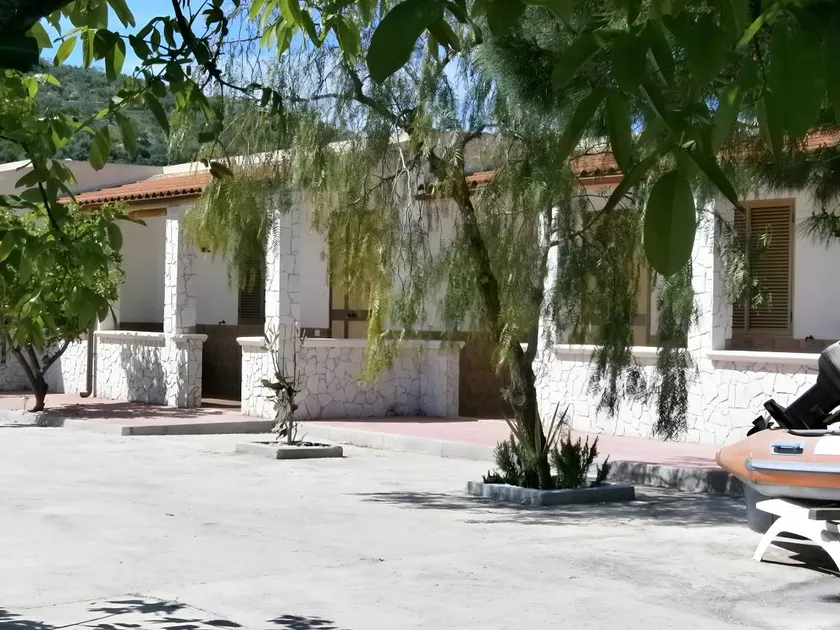 Charmante maison de vacances avec terrasse, barbecue et jardin | Vue jardin - Image 1