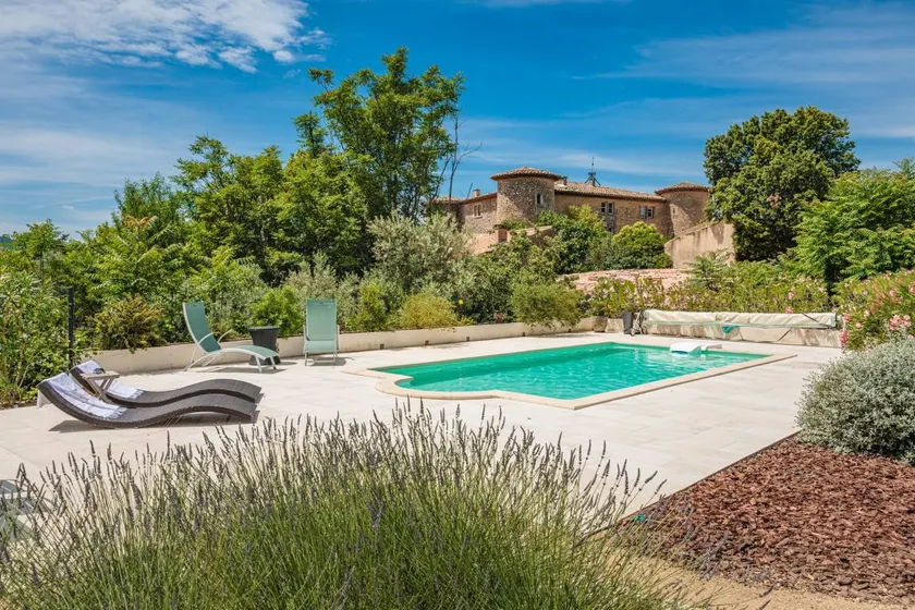 Agréable maison d'hôtes avec piscine, jardin et terrasse | Vue jardin - Image 1