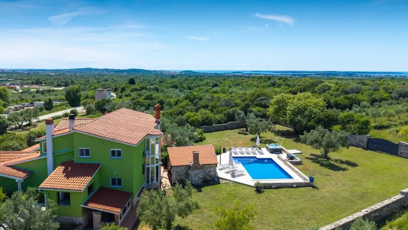 Villa mit Whirlpool, Garten und Grill - Image 1