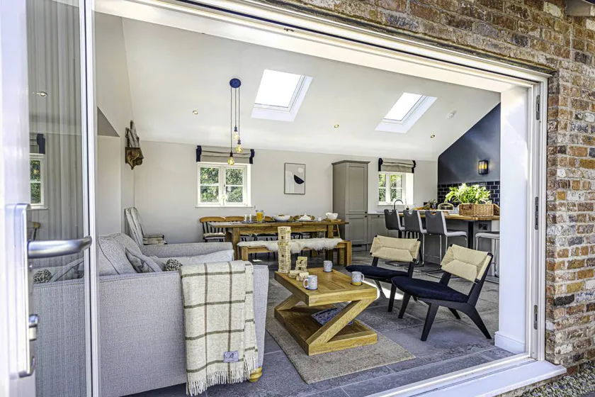 Cottage with jacuzzi & garden - Image 1