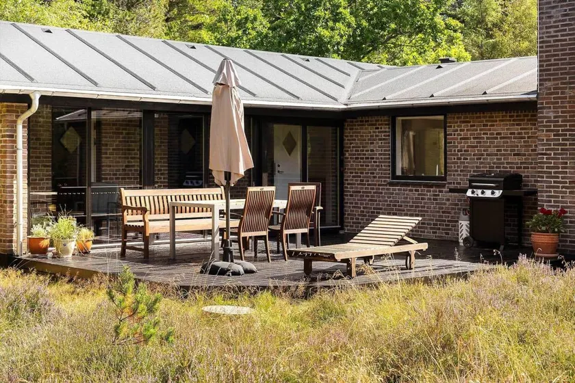 Holiday home with terrace & BBQ - Image 1