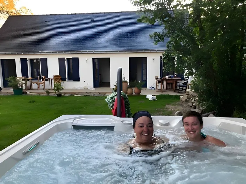 Bed and Breakfast 'Chambre 2 Coté Port' with Private Terrace, Shared Garden and Wi-Fi - Image 1