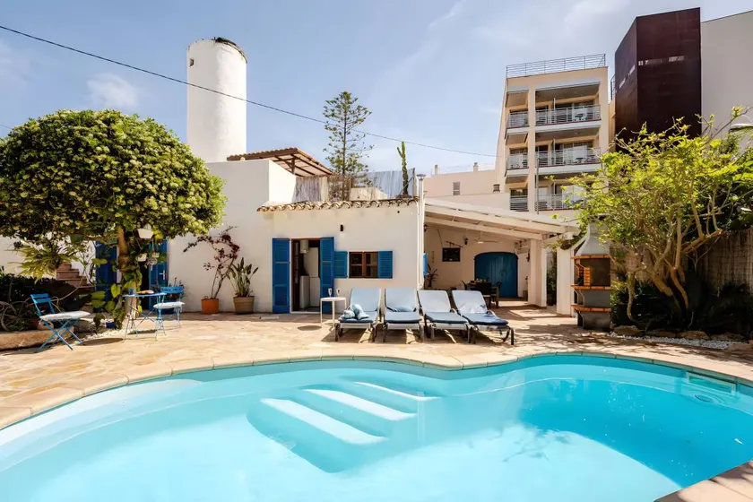 Holiday home with terrace, barbeque & private pool | Beach view | Good for workation - Image 1