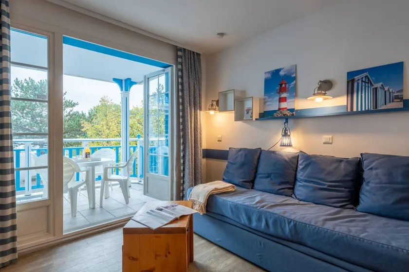 Apartment with terrace, sauna & pool - Image 1