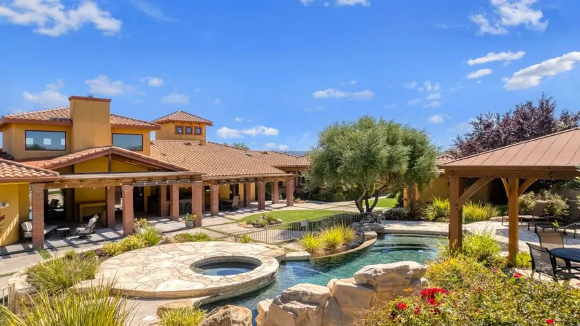 The Estate Villa at Dresser Winery by Avantstay Pool + Sauna Paso Robles - Image 1
