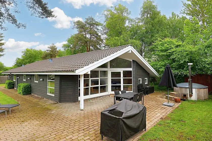 Child-friendly lovely holiday home with terrace & sauna - Image 1