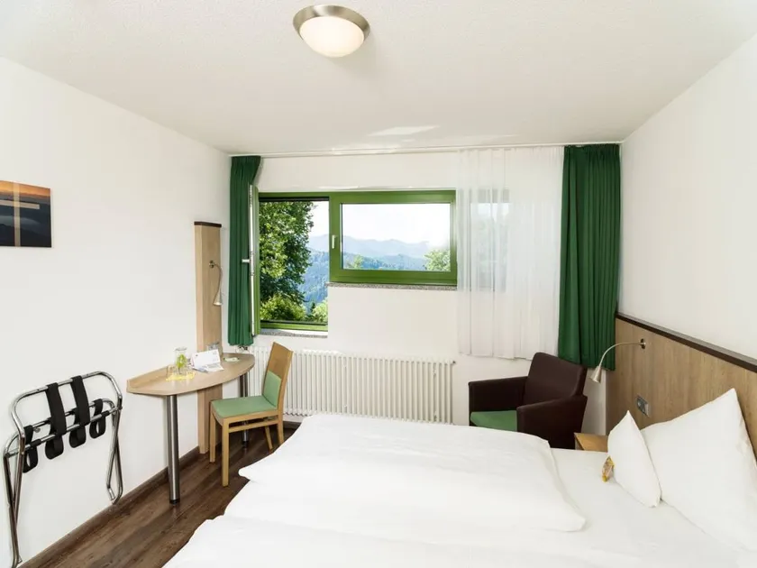 Private room with terrace & garden - Image 1
