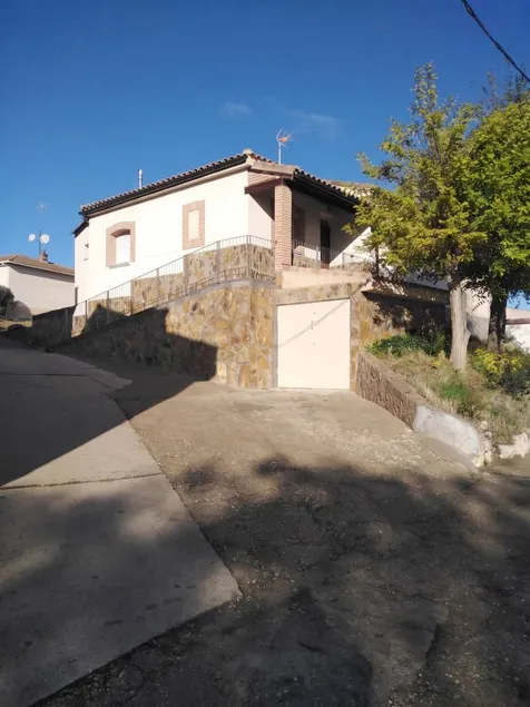 House with garden, BBQ & terrace - Image 1