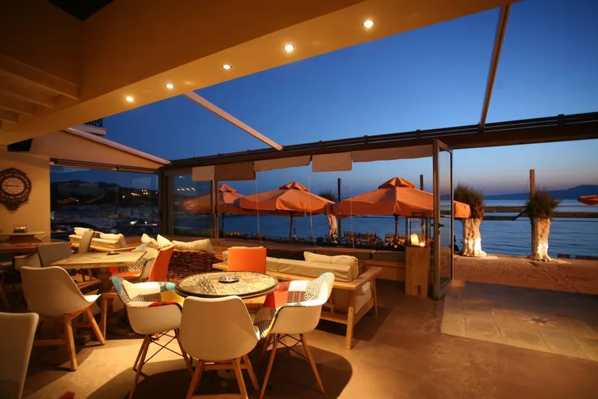 Flat with garden & terrace | Sea view - Image 1