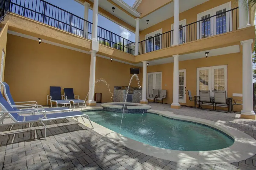 Agréable villa adaptée aux familles avec piscine privée, jacuzzi et barbecue | Vue golf - Image 1