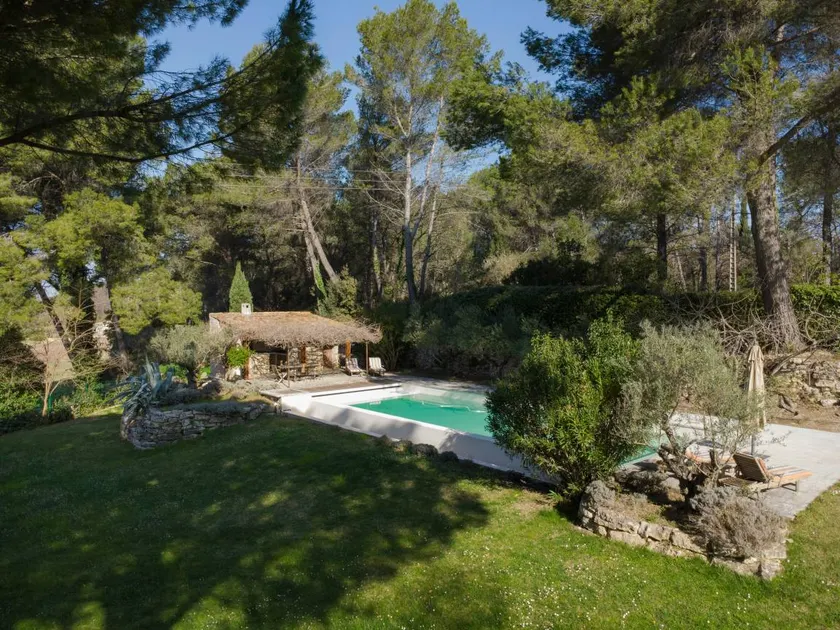 Maison avec terrasse, barbecue et jardin - Image 1