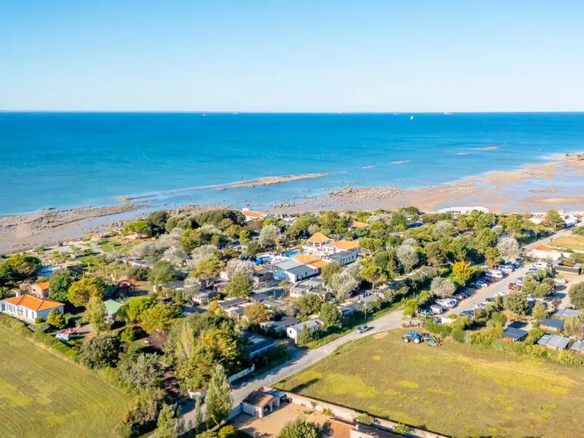 Family-friendly lovely mobile home with terrace & heated pool | Pets allowed - Image 1