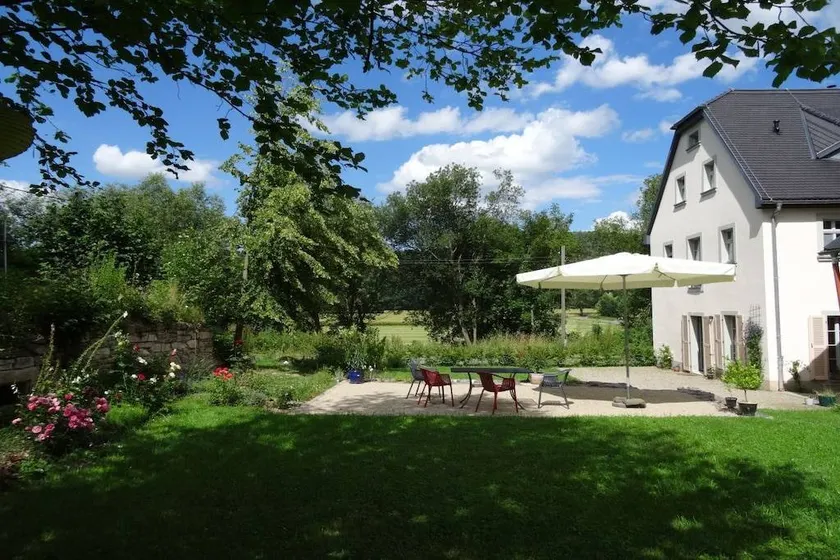 Wonderful house with garden - Image 1