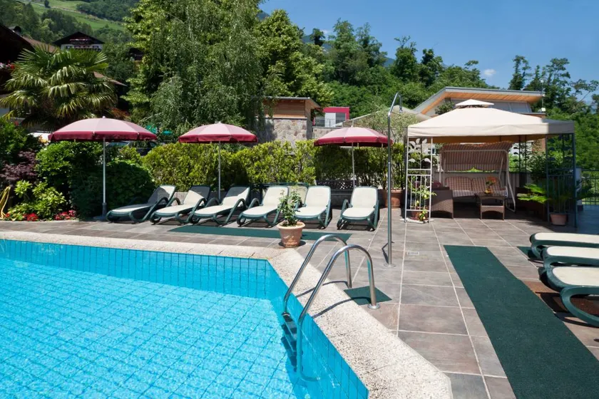 Fully equipped wonderful apartment with heated pool, sauna & hot tub | Mountain view | Good for workation | Dogs allowed - Image 1