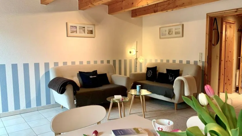 Agréable appartement de vacances entièrement équipé avec terrasse et jardin | Vue jardin - Image 1
