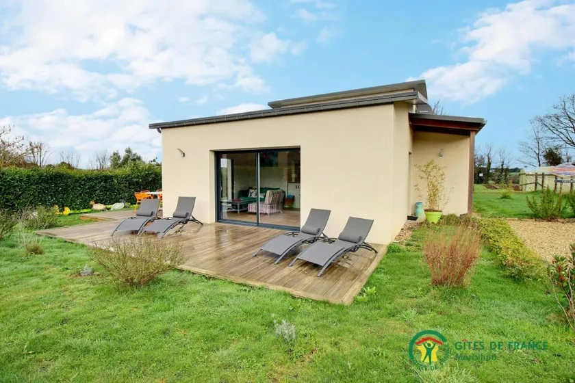 Gite with terrace, barbeque & garden - Image 1