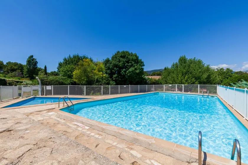 Maison de vacances conviviale et familiale avec barbecue, internet haut débit et piscine | Vue jardin | À côté de la plage | Parfaite pour le travail à distance - Image 1