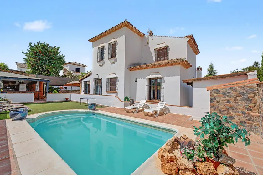 El caminito de la canasta Country House – Spacious Chalet with Pool and Outdoor Lounge - Image 1