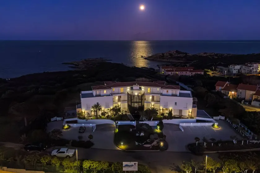 Appart'hôtel avec terrasse | Vue jardin - Image 1