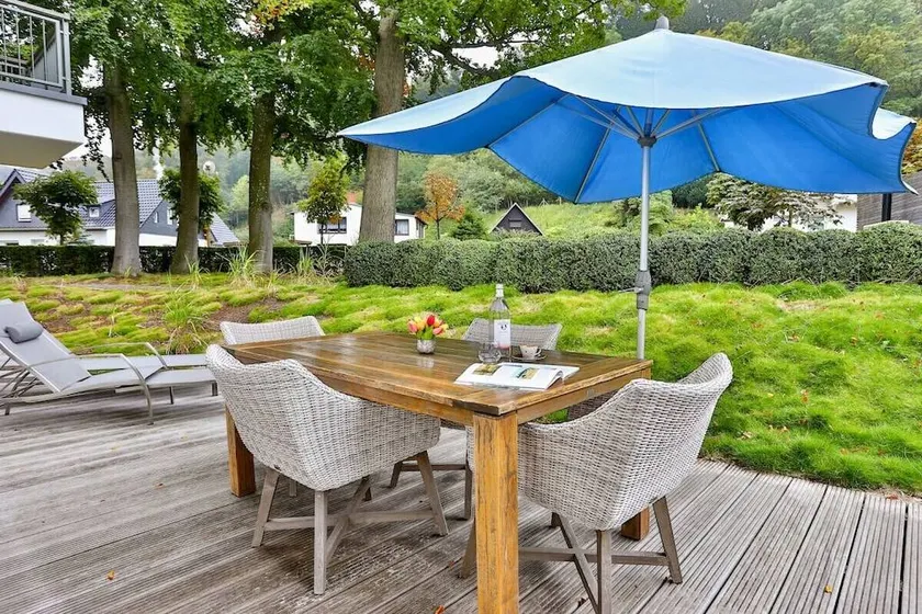 House with terrace & garden - Image 1
