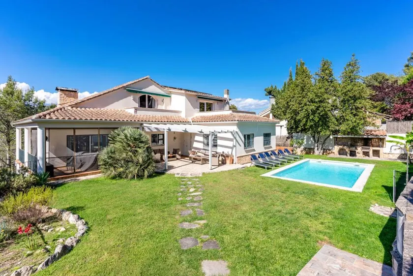 Familienorientierte Villa mit privatem Pool - Image 1