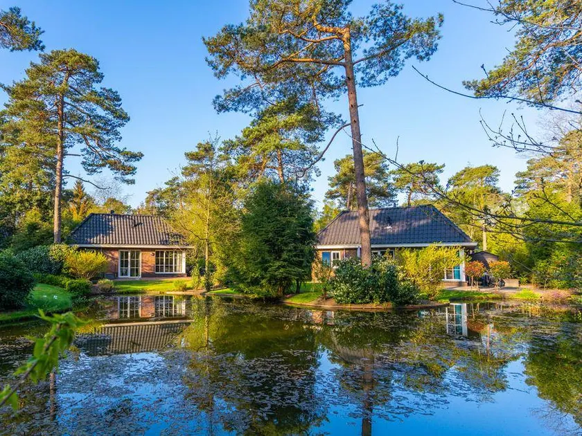 Holiday home with garden, terrace & heated pool - Image 1