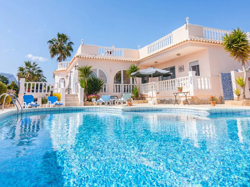 Voll ausgestattetes Ferienhaus mit privatem Pool, Terrasse und Grill - Image 1