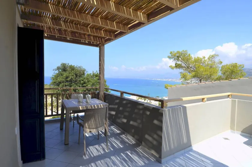 Villa with garden & terrace | Water view - Image 1