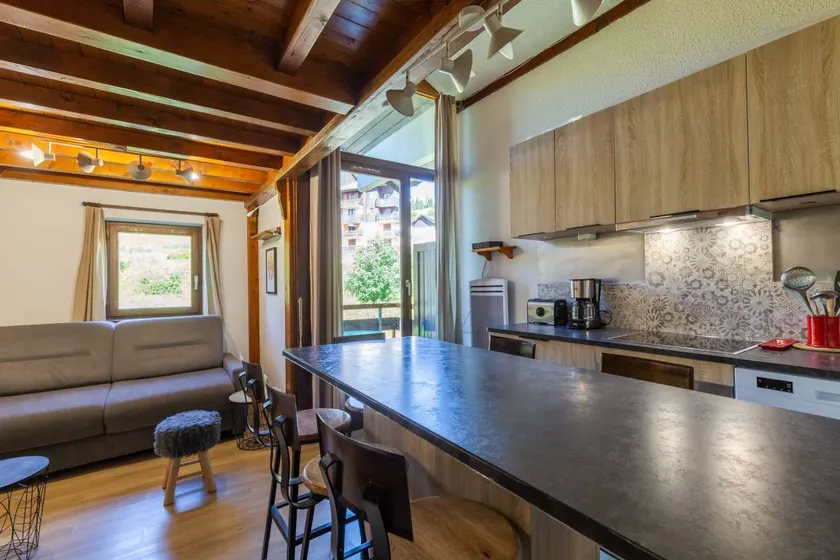 Child-friendly charming apartment with pool | Mountain view | Next to the ski - Image 1